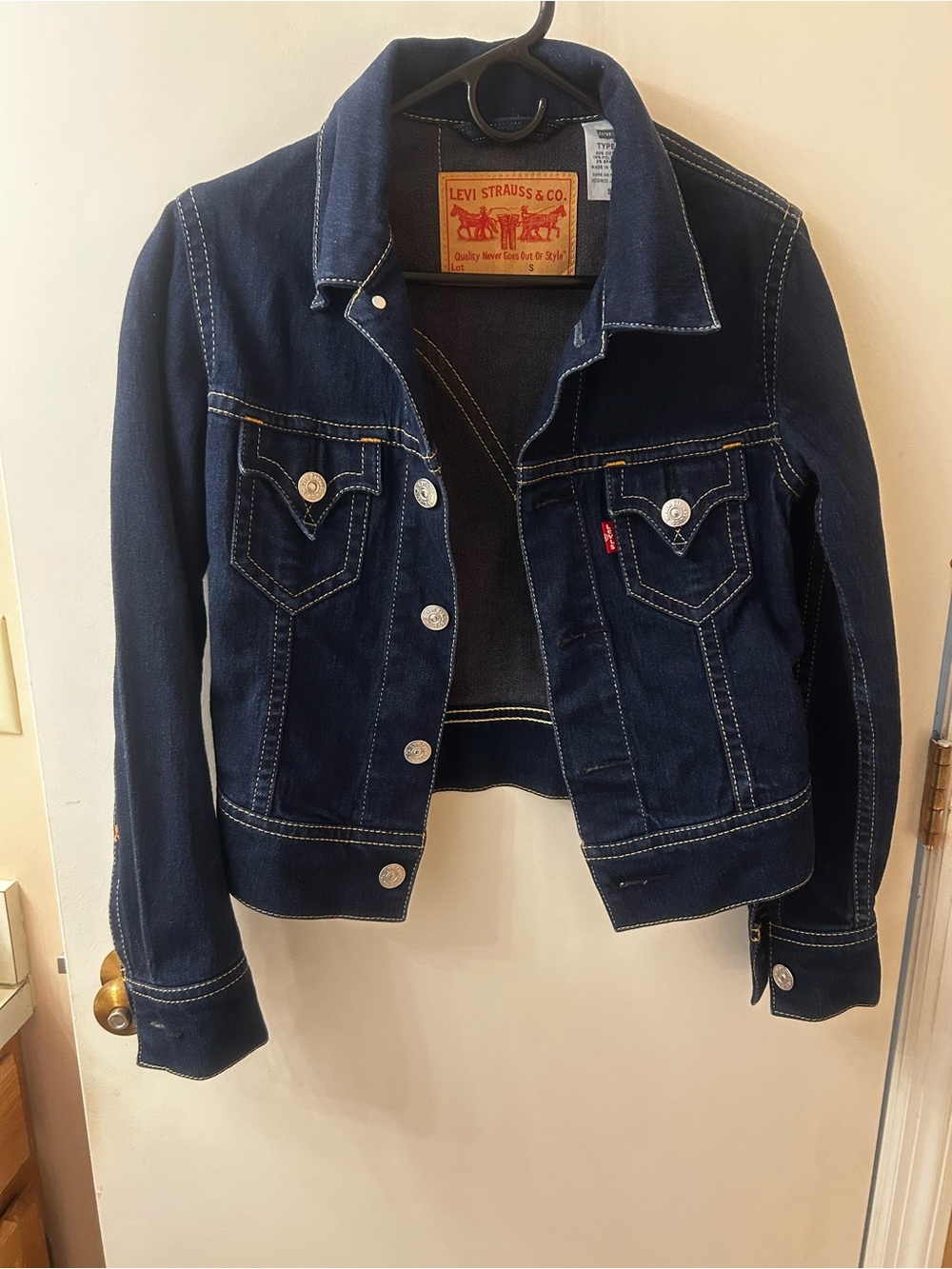 Vintage Levi's Indigo Blue Women's Denim Jacket with Contrast Stitching